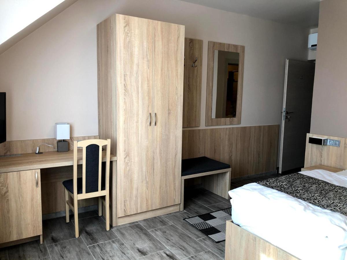 Katalin Motel & Etterem Berettyóújfalu Eksteriør bilde