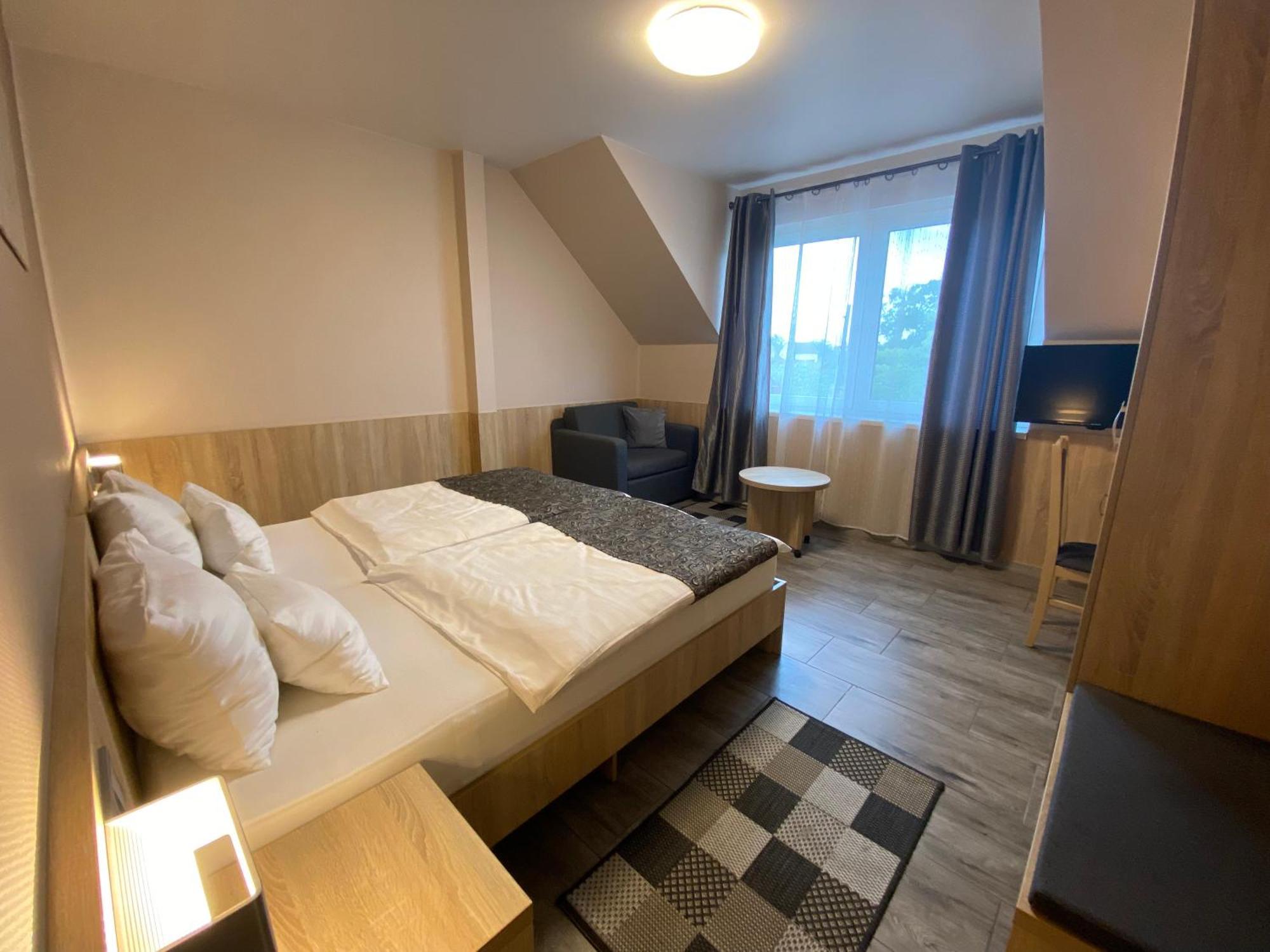 Katalin Motel & Etterem Berettyóújfalu Eksteriør bilde