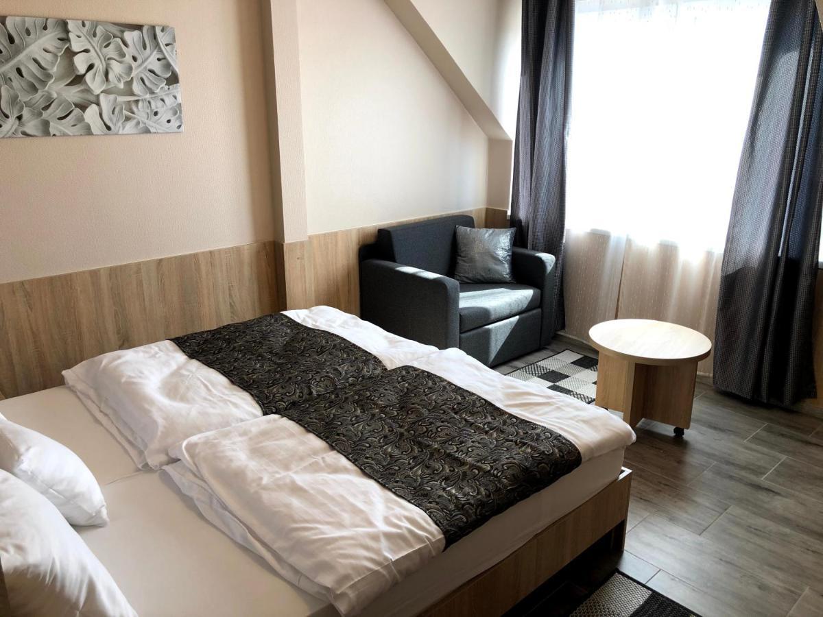 Katalin Motel & Etterem Berettyóújfalu Eksteriør bilde