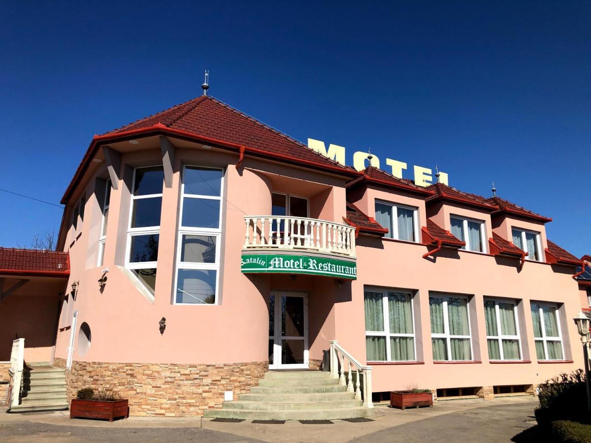 Katalin Motel & Etterem Berettyóújfalu Eksteriør bilde